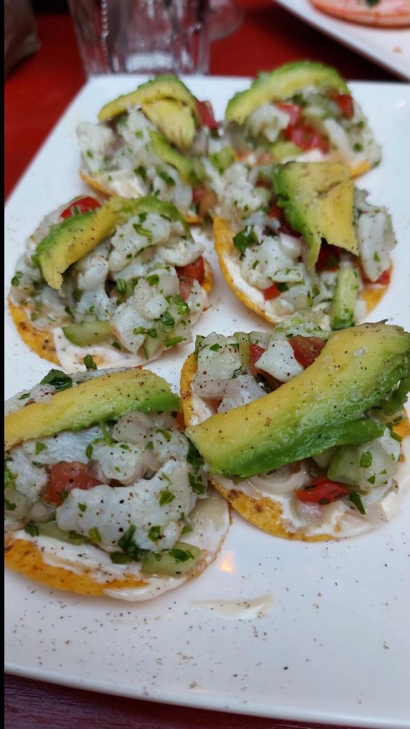 Tostadas de ceviche à l'avocat